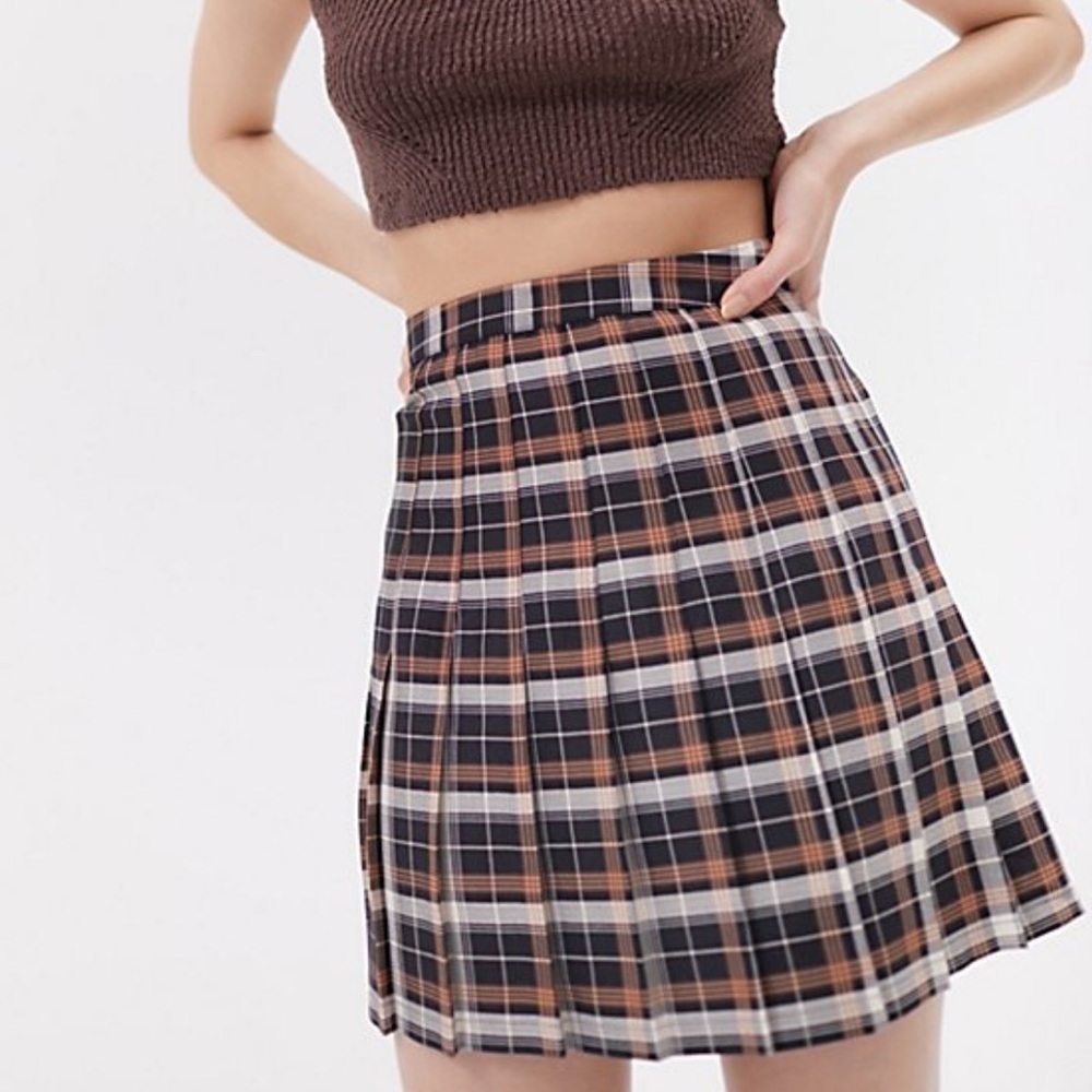 NWT Urban Outfitters Black and White Pleated Skater Mini Skirt - Picture 2 of 6